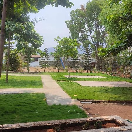 Hotel Metro Palace Resort Karjat Eksteriør bilde