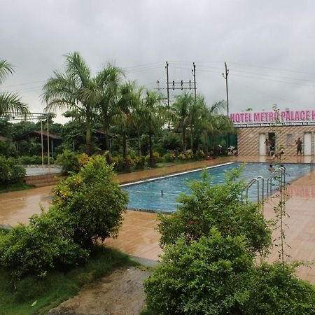 Hotel Metro Palace Resort Karjat Eksteriør bilde