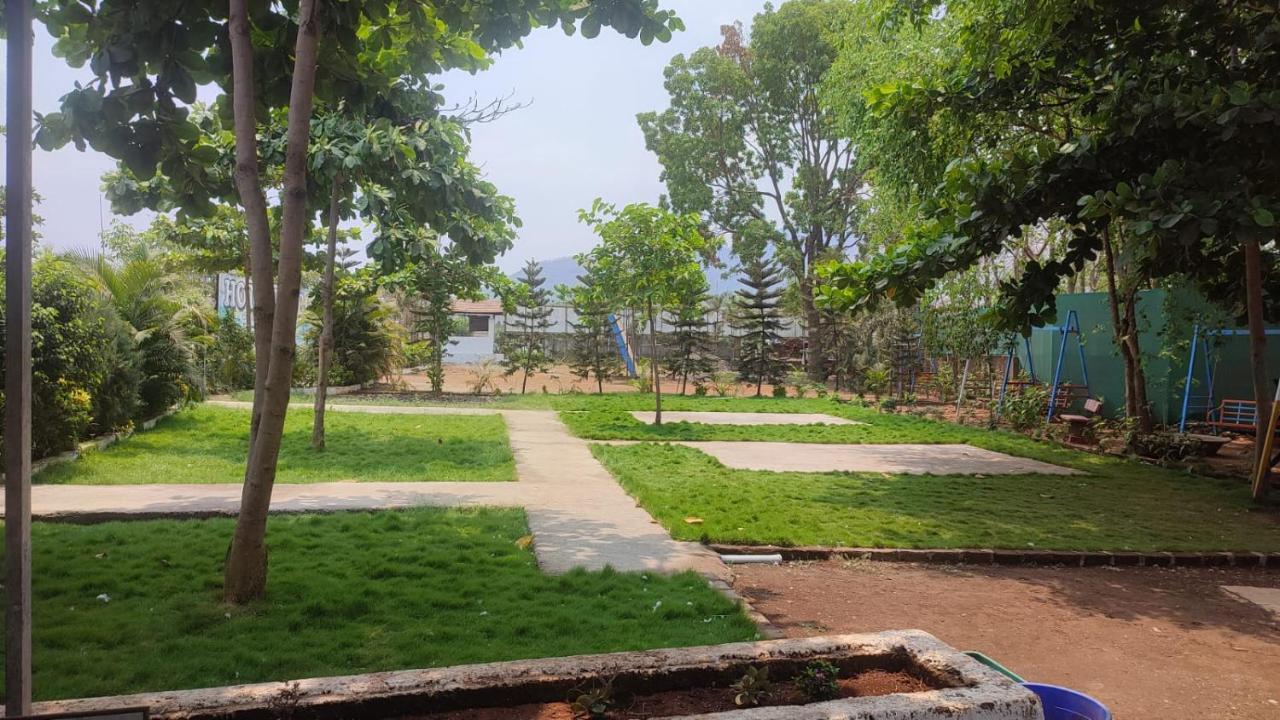 Hotel Metro Palace Resort Karjat Eksteriør bilde