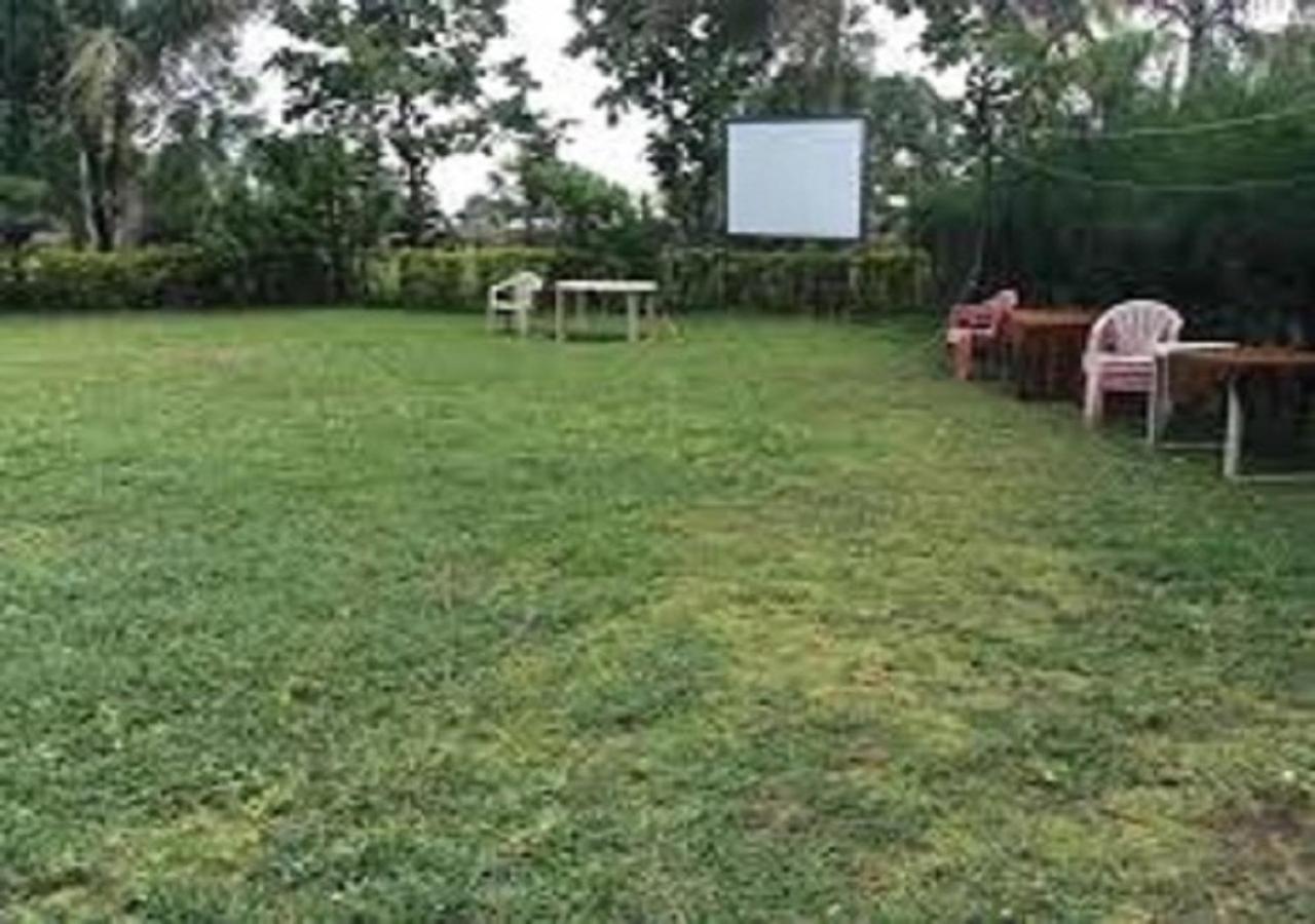 Hotel Metro Palace Resort Karjat Eksteriør bilde