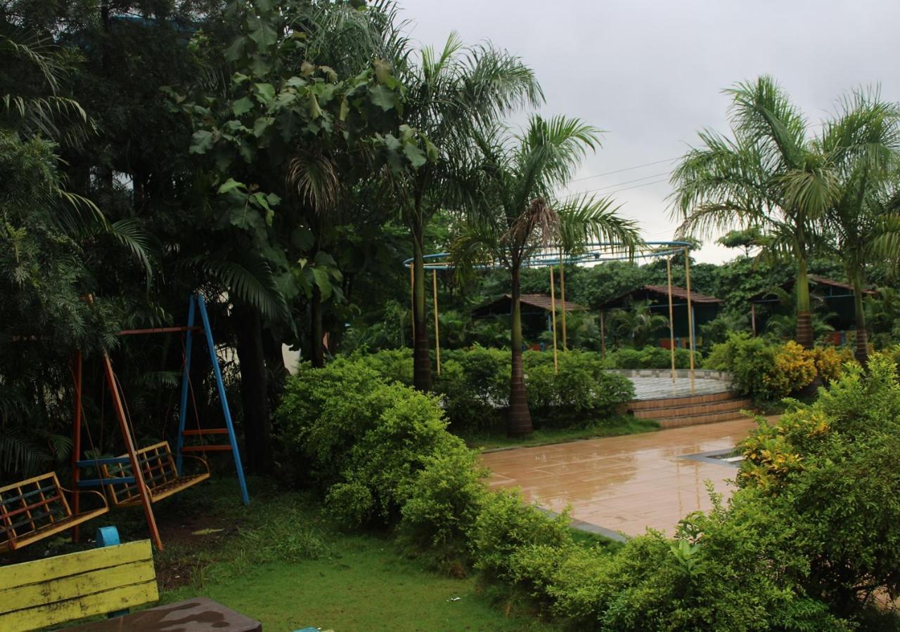 Hotel Metro Palace Resort Karjat Eksteriør bilde