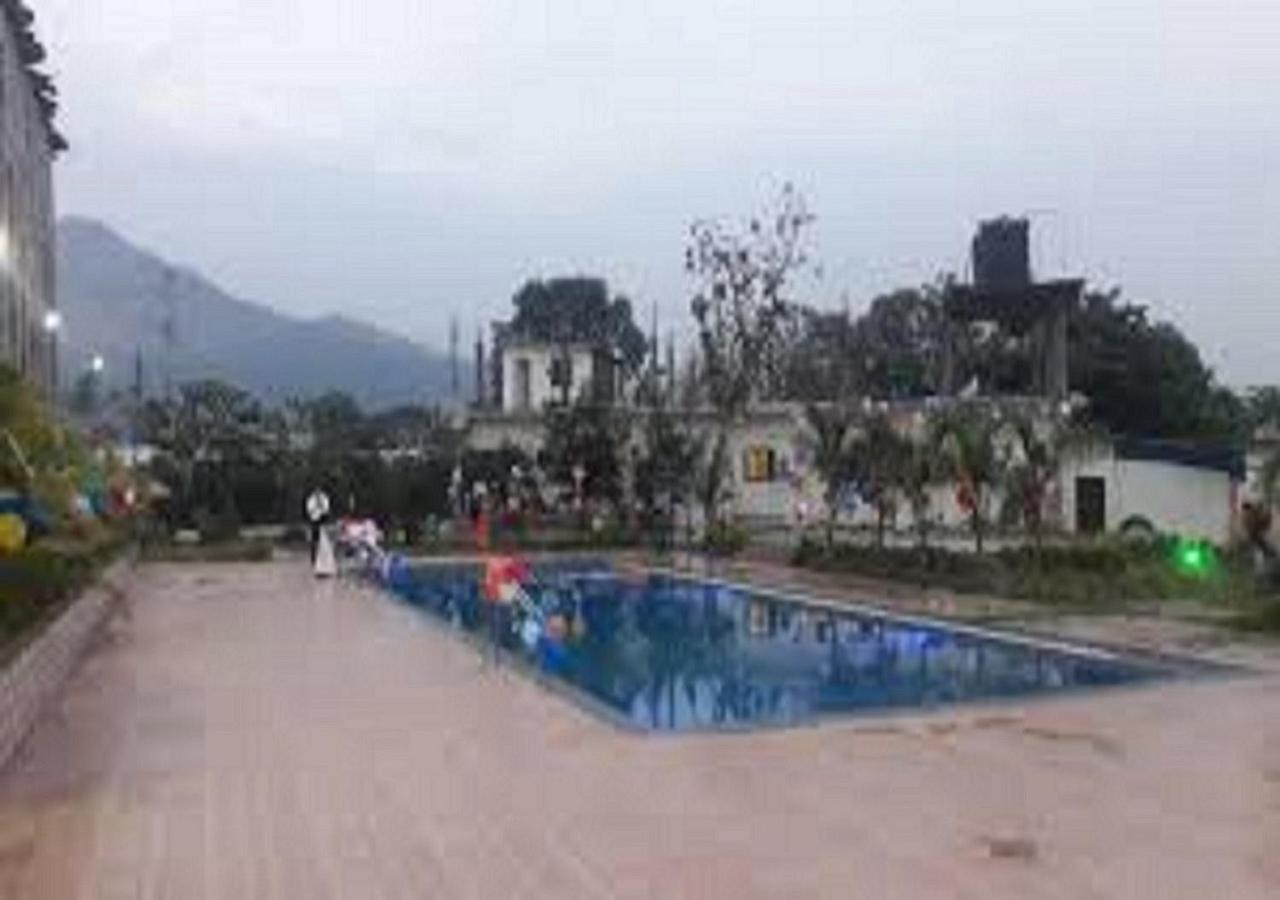 Hotel Metro Palace Resort Karjat Eksteriør bilde