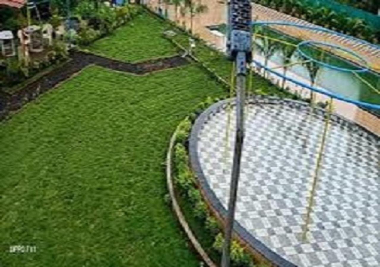 Hotel Metro Palace Resort Karjat Eksteriør bilde