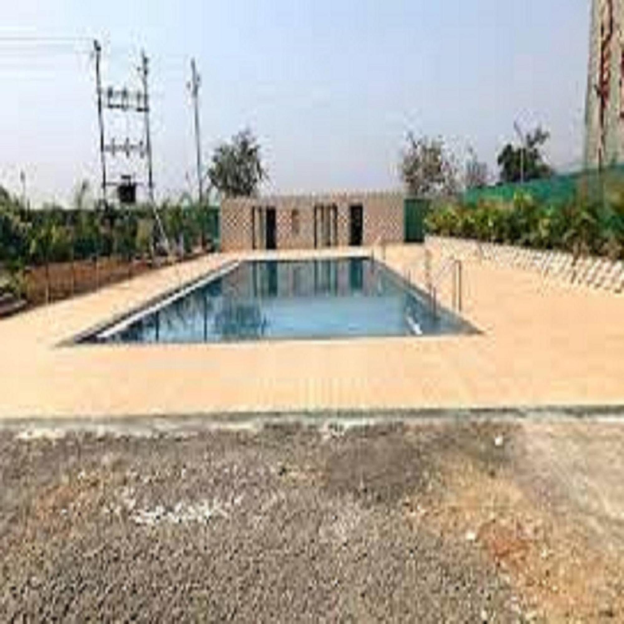 Hotel Metro Palace Resort Karjat Eksteriør bilde