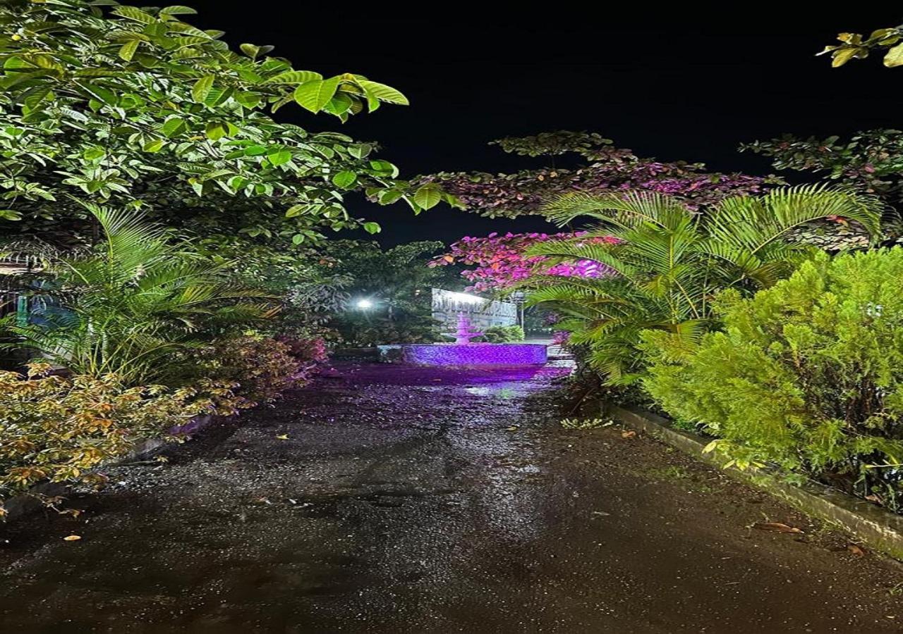 Hotel Metro Palace Resort Karjat Eksteriør bilde