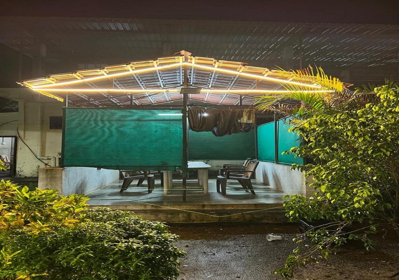 Hotel Metro Palace Resort Karjat Eksteriør bilde
