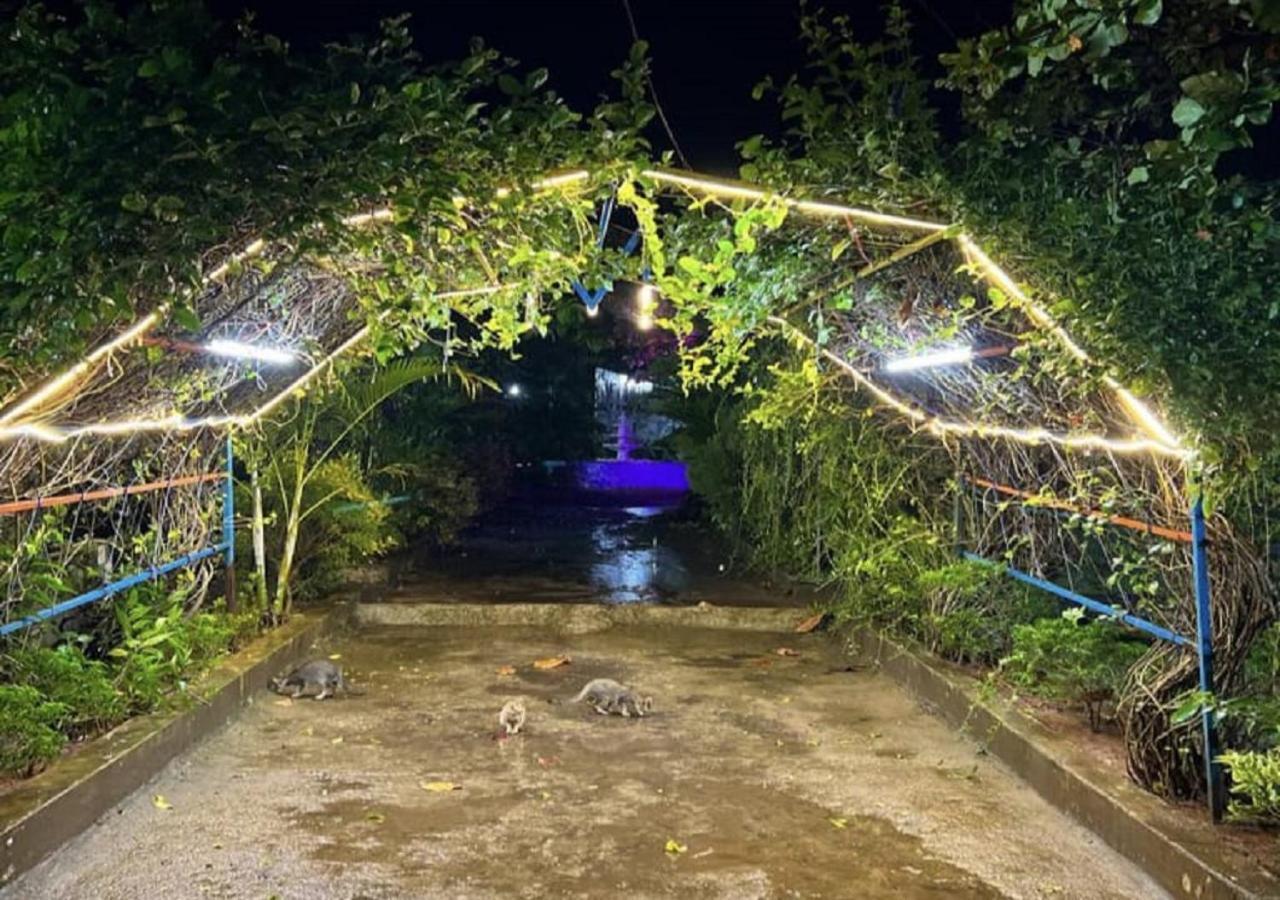 Hotel Metro Palace Resort Karjat Eksteriør bilde
