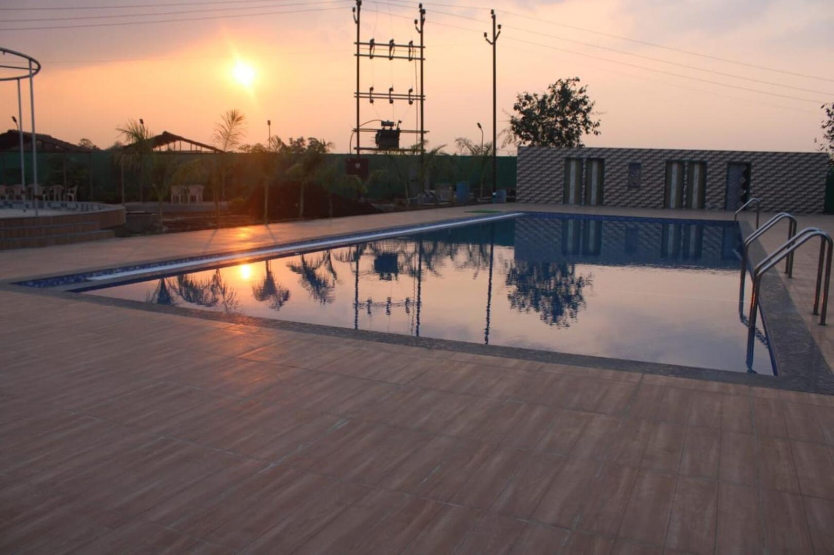 Hotel Metro Palace Resort Karjat Eksteriør bilde