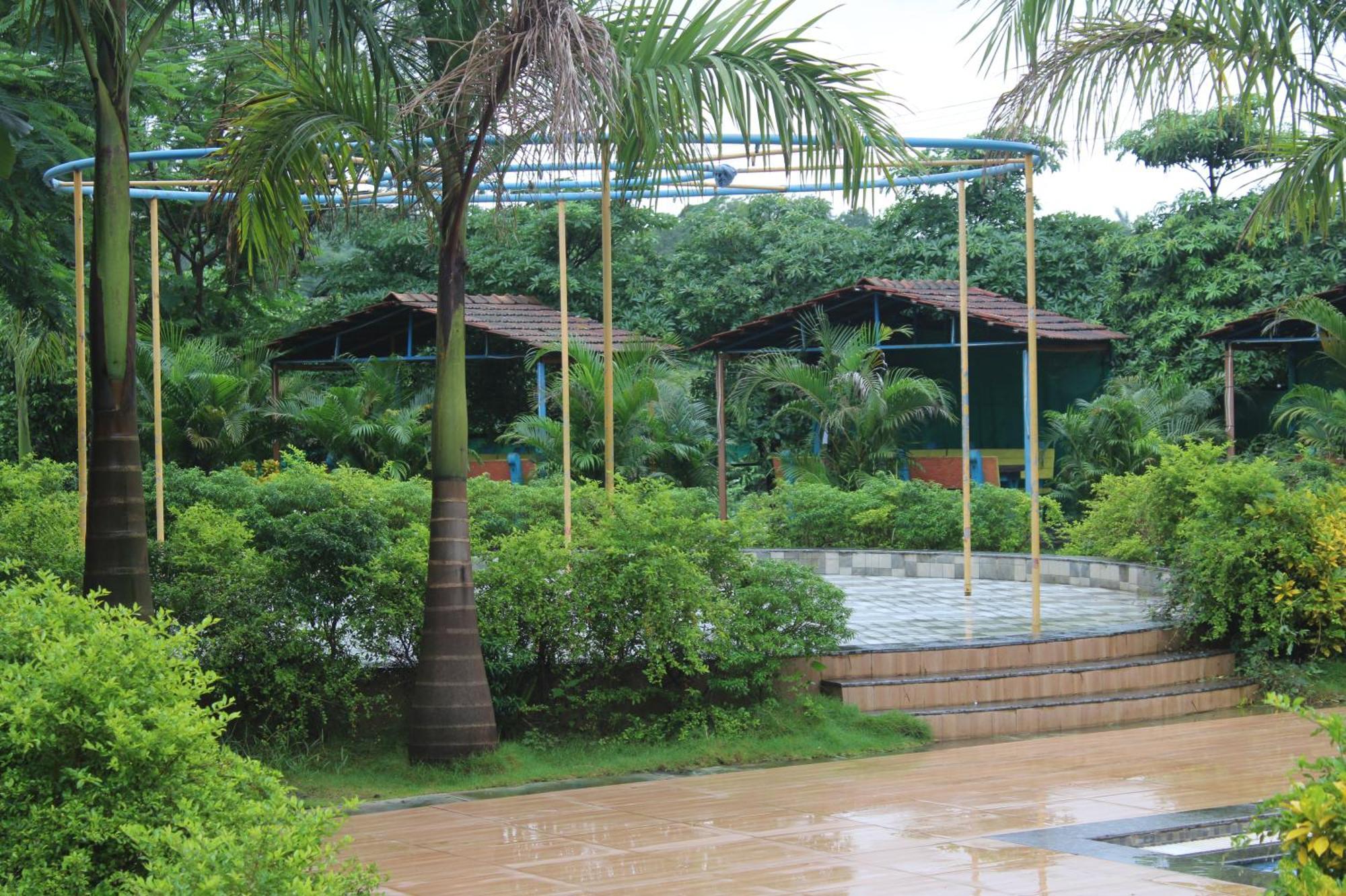 Hotel Metro Palace Resort Karjat Eksteriør bilde
