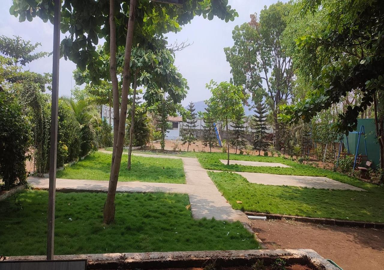 Hotel Metro Palace Resort Karjat Eksteriør bilde