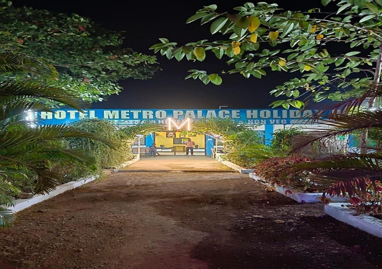 Hotel Metro Palace Resort Karjat Eksteriør bilde