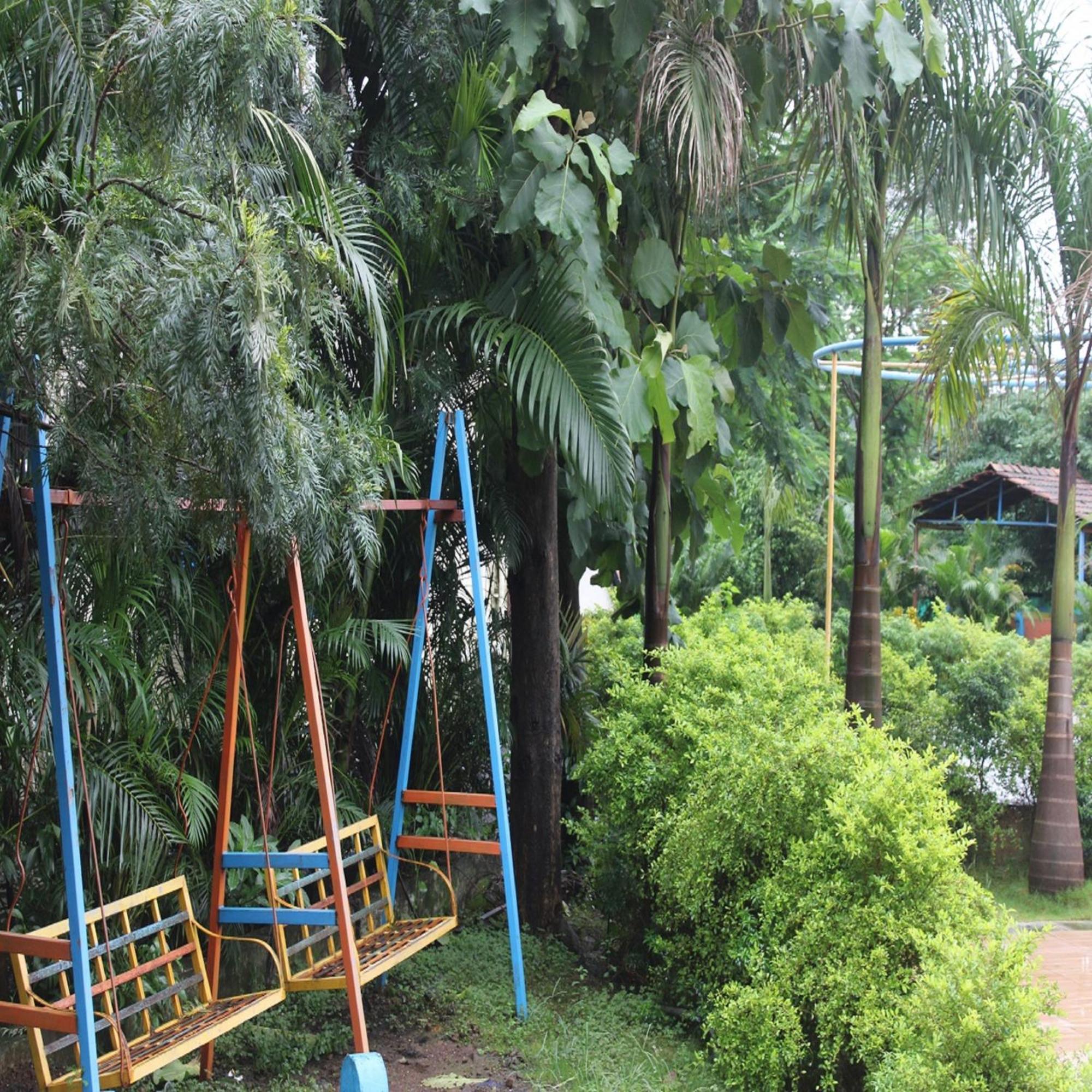 Hotel Metro Palace Resort Karjat Eksteriør bilde