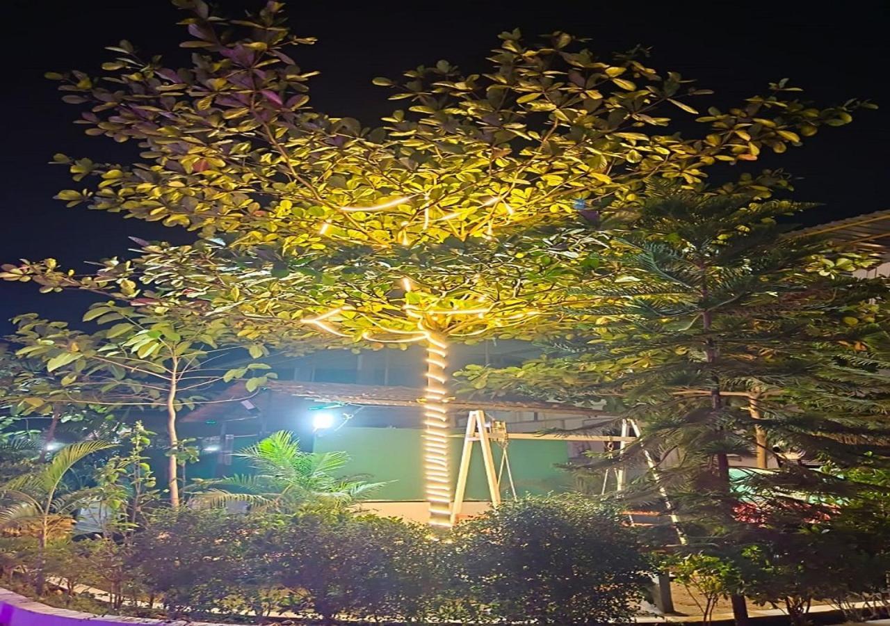 Hotel Metro Palace Resort Karjat Eksteriør bilde